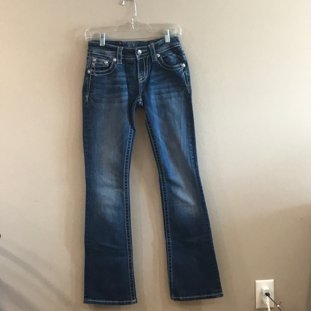 Buckle jeans with cross pocket design
